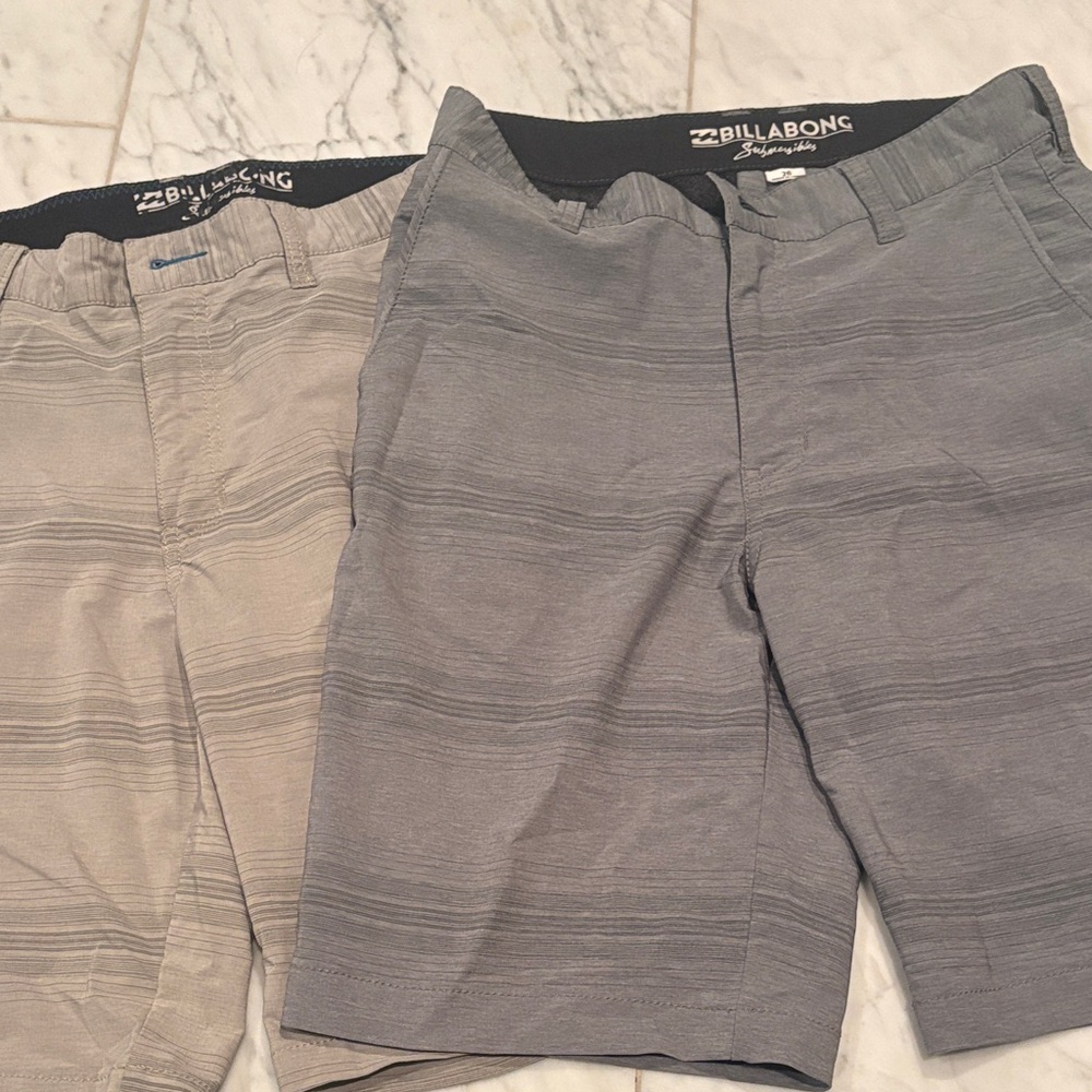 2 Pairs Billabong Boy Submersibles in Light Gray/Charcoal, Beige/Gray 26